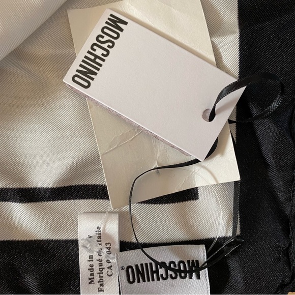 Moschino: COUTURE! Black & White 100% silk LOGO scarf NWT - Picture 2 of 6